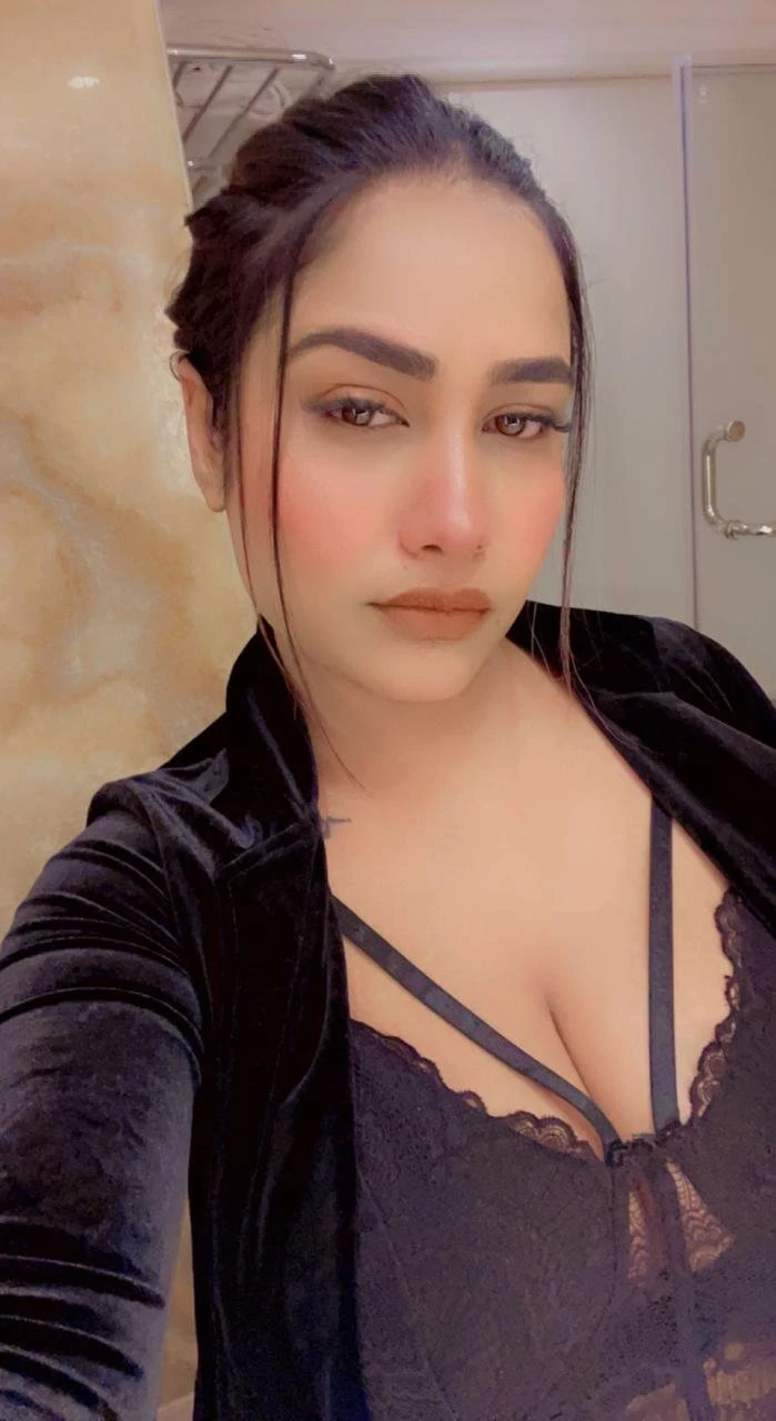 Jiya Khan – Indian escort in Hyderabad — 5 / 12