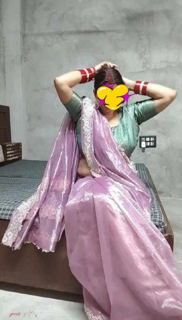 Haryanvi bhabi cam session only – Indian escort in New Delhi — 2 / 8