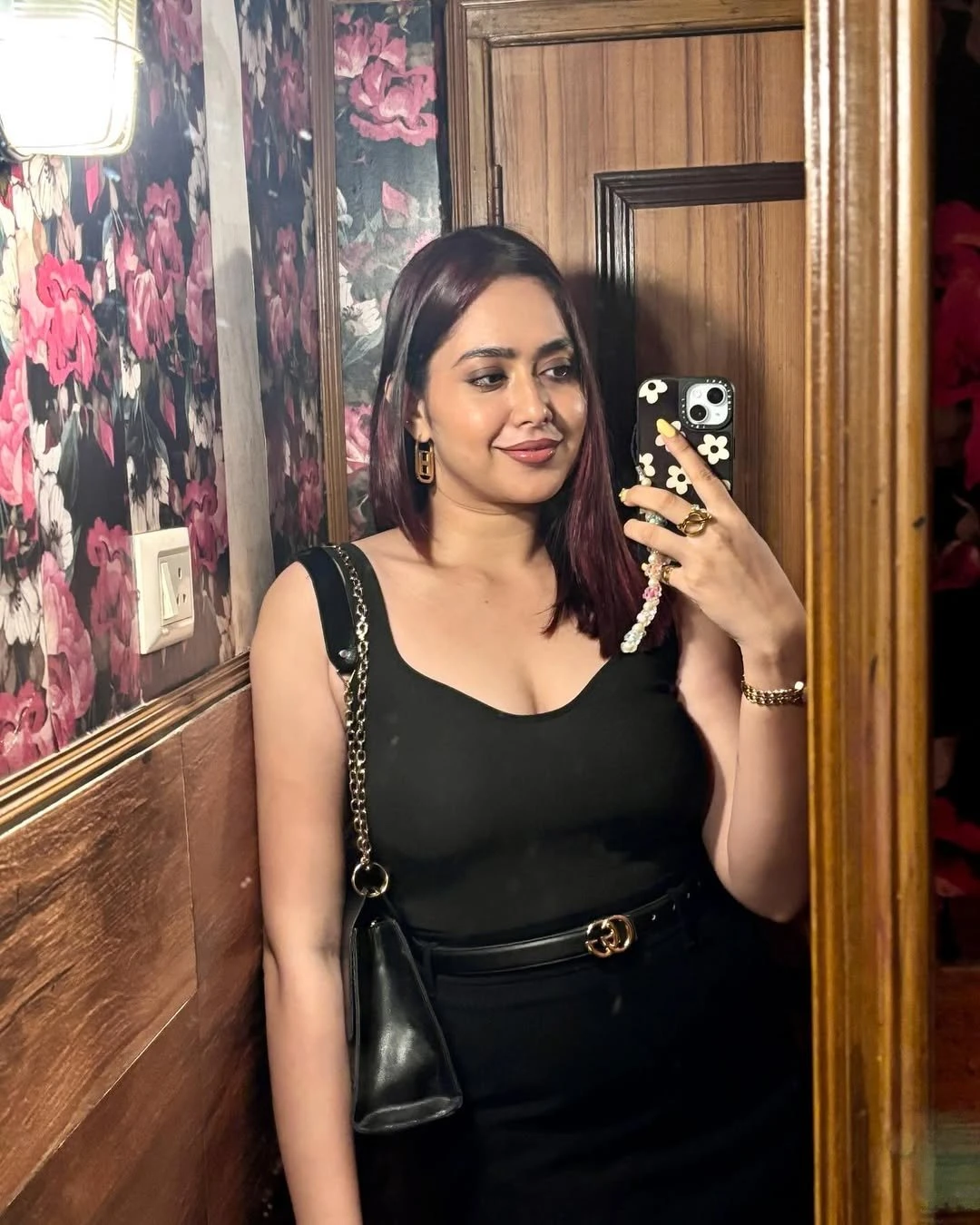 Roshni – escort in Kolkata — 1 / 4