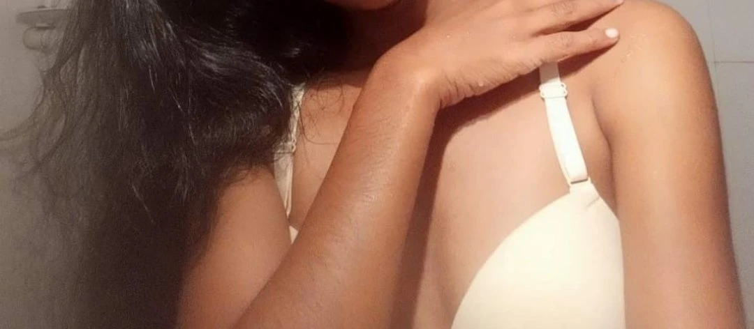 Chalani Petite – Sri Lankan escort in Colombo — 4 / 5