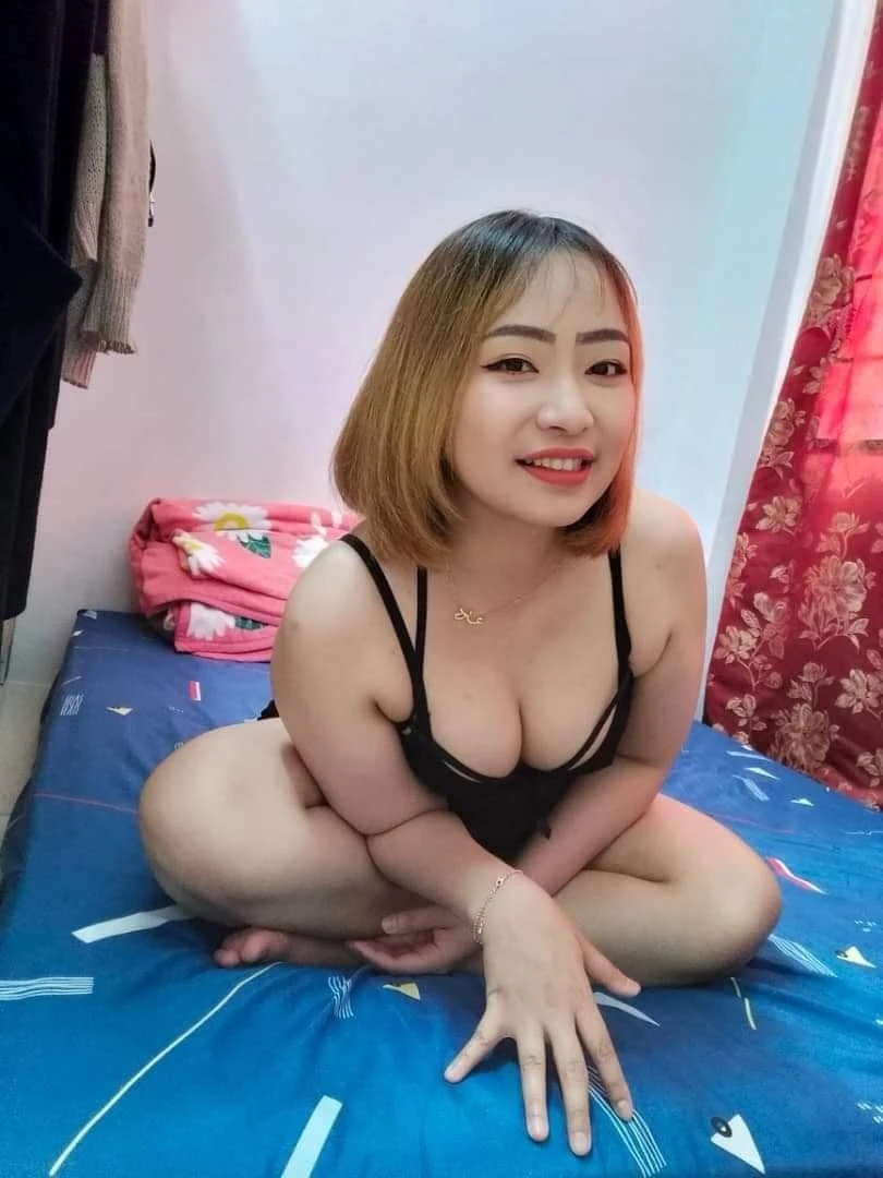 Minnie – Thai masseuse in Maldives — 4 / 5
