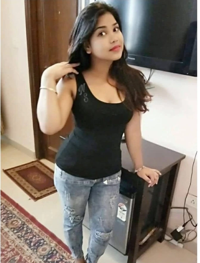 Kaavya Sharma – Indian escort in Hyderabad — 3 / 4