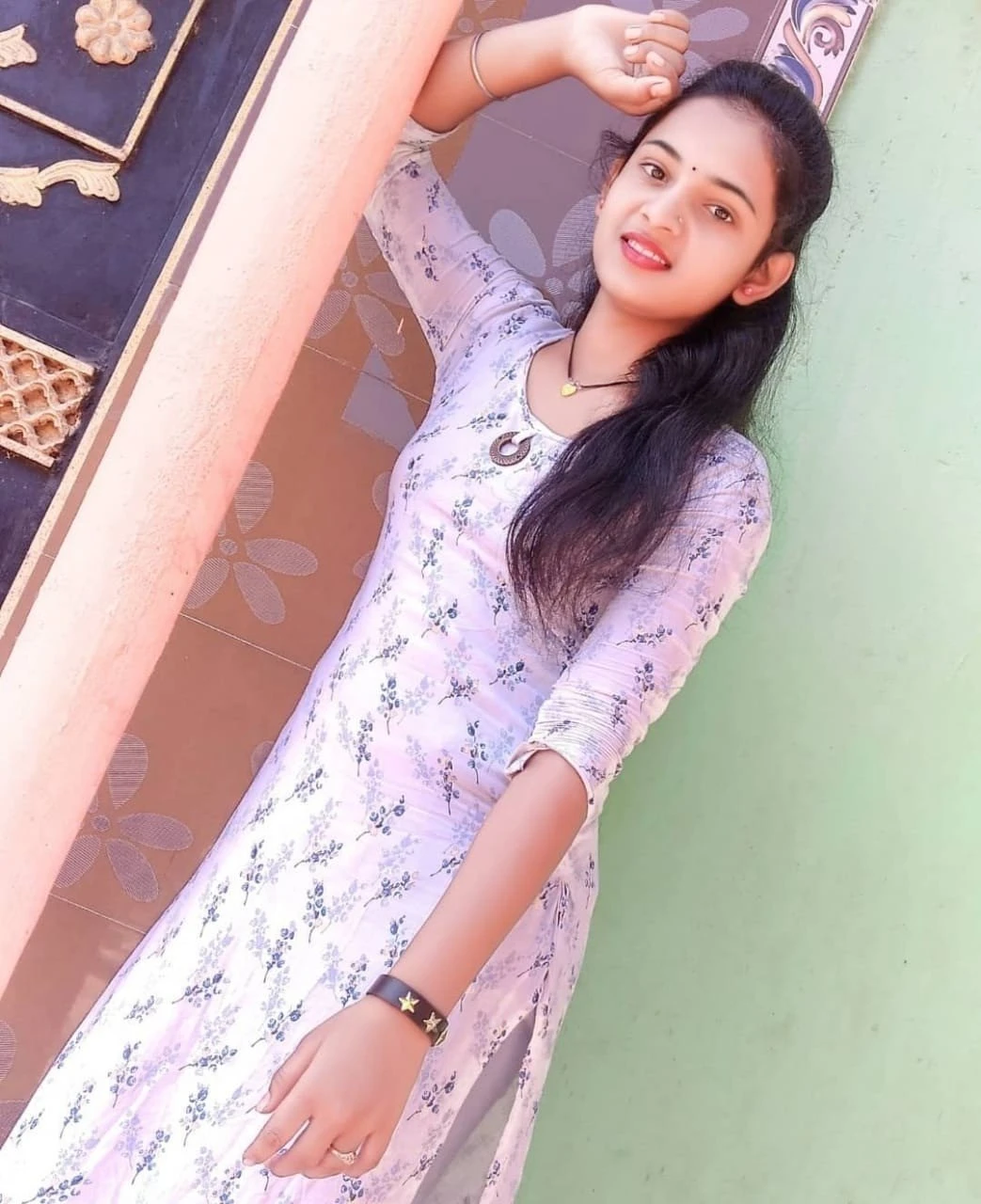 Pinki Escort Service for Sex Indipendent – Indian escort in Kolkata — 1 / 2