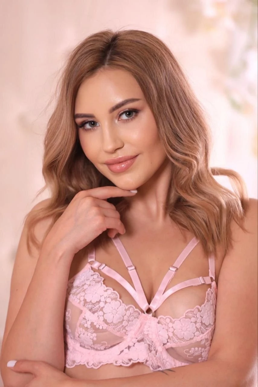 Anna 🩷 – Russian escort in Beirut — 13 / 19