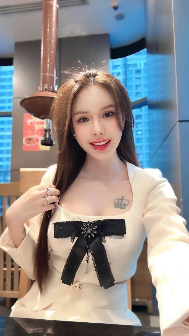 Lily Lovely – Vietnamese escort in Ho Chi Minh City — 3 / 12