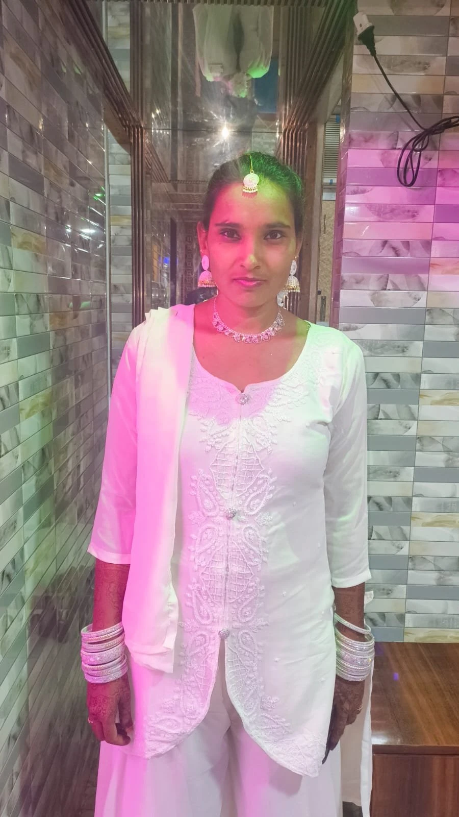 Tanisha – Indian escort in Mumbai — 1 / 2