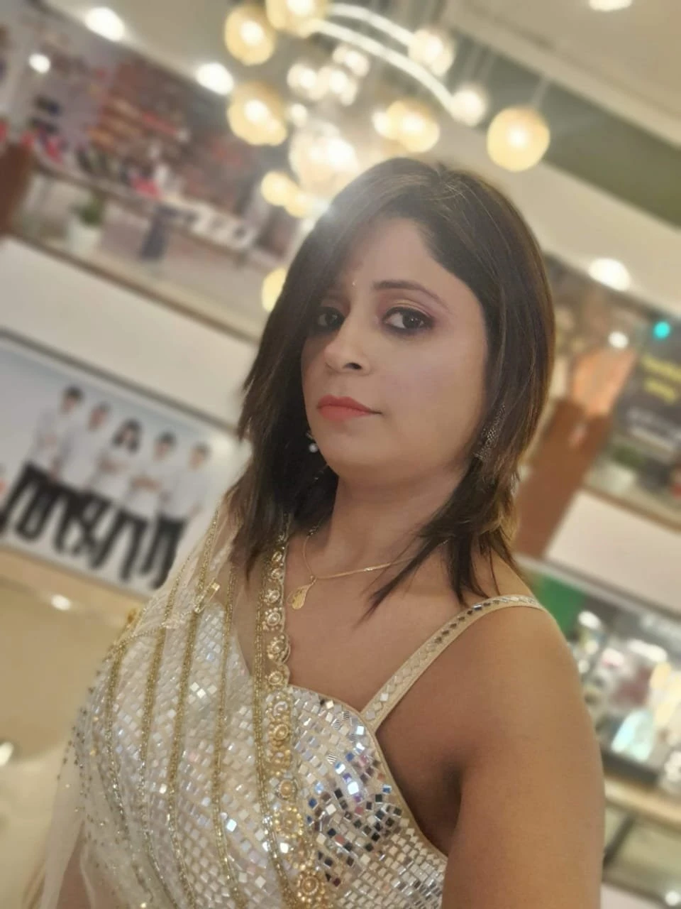 Priyanka – Indian companion in New Delhi — 3 / 4