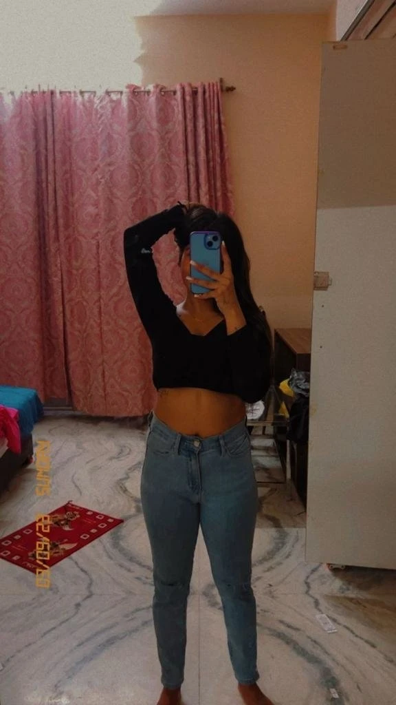 Im soniya independent model book – Indian escort in Hyderabad — 4 / 5