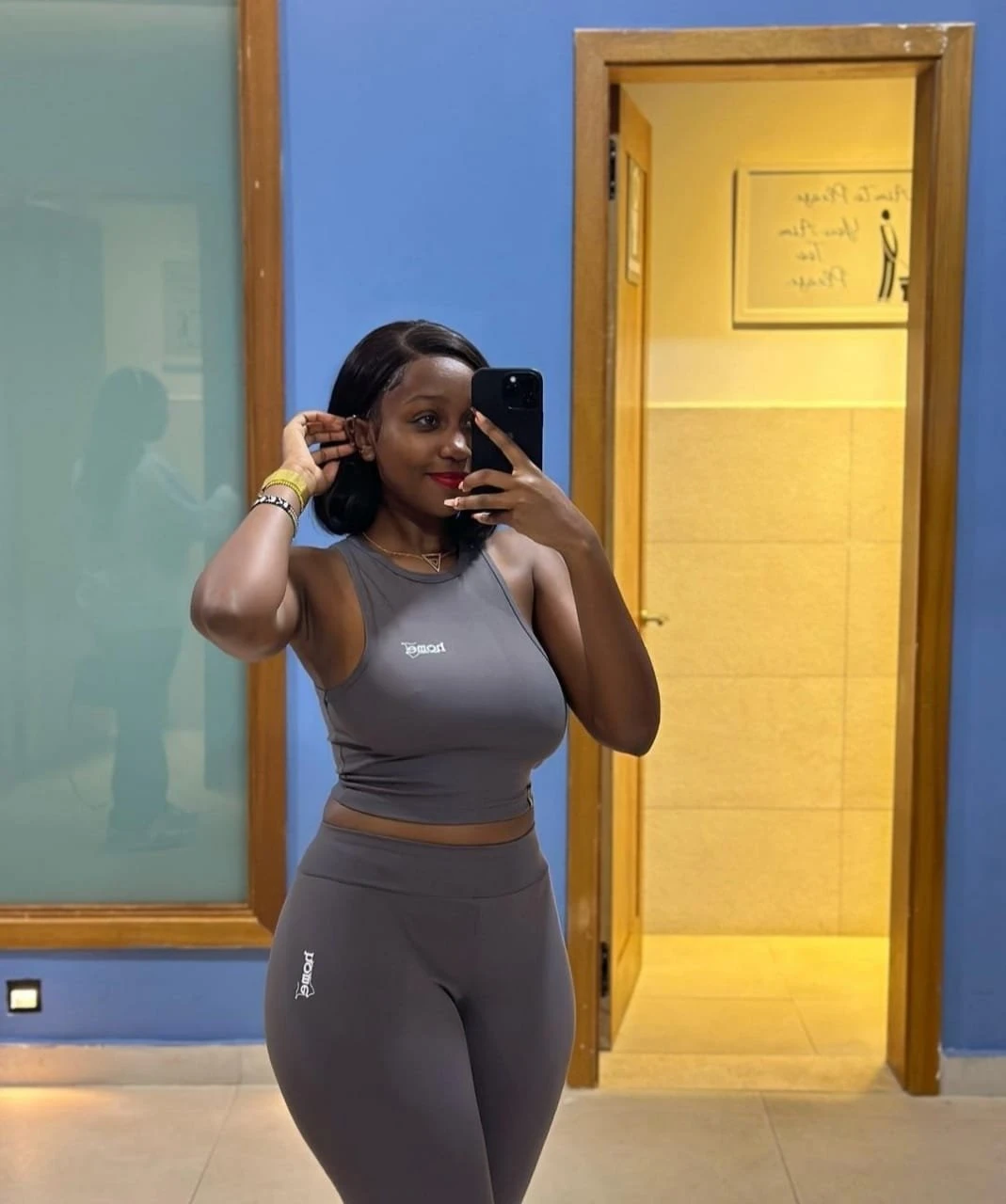 Stacy – South African escort in New Delhi — 4 / 5