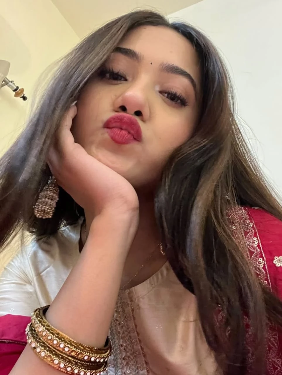 Sushma Indipendent Cam Show and Realmeet – Indian escort in Kolkata — 3 / 5