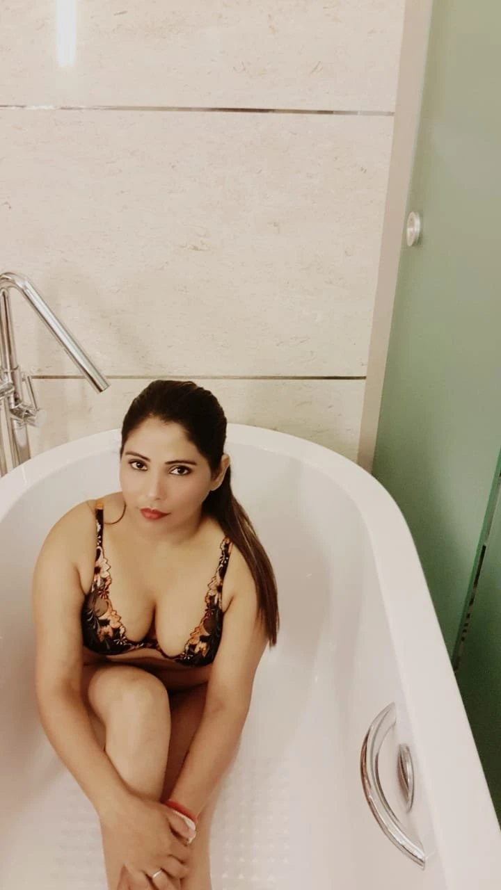 Divya Jha – Indian escort in Mumbai — 3 / 4