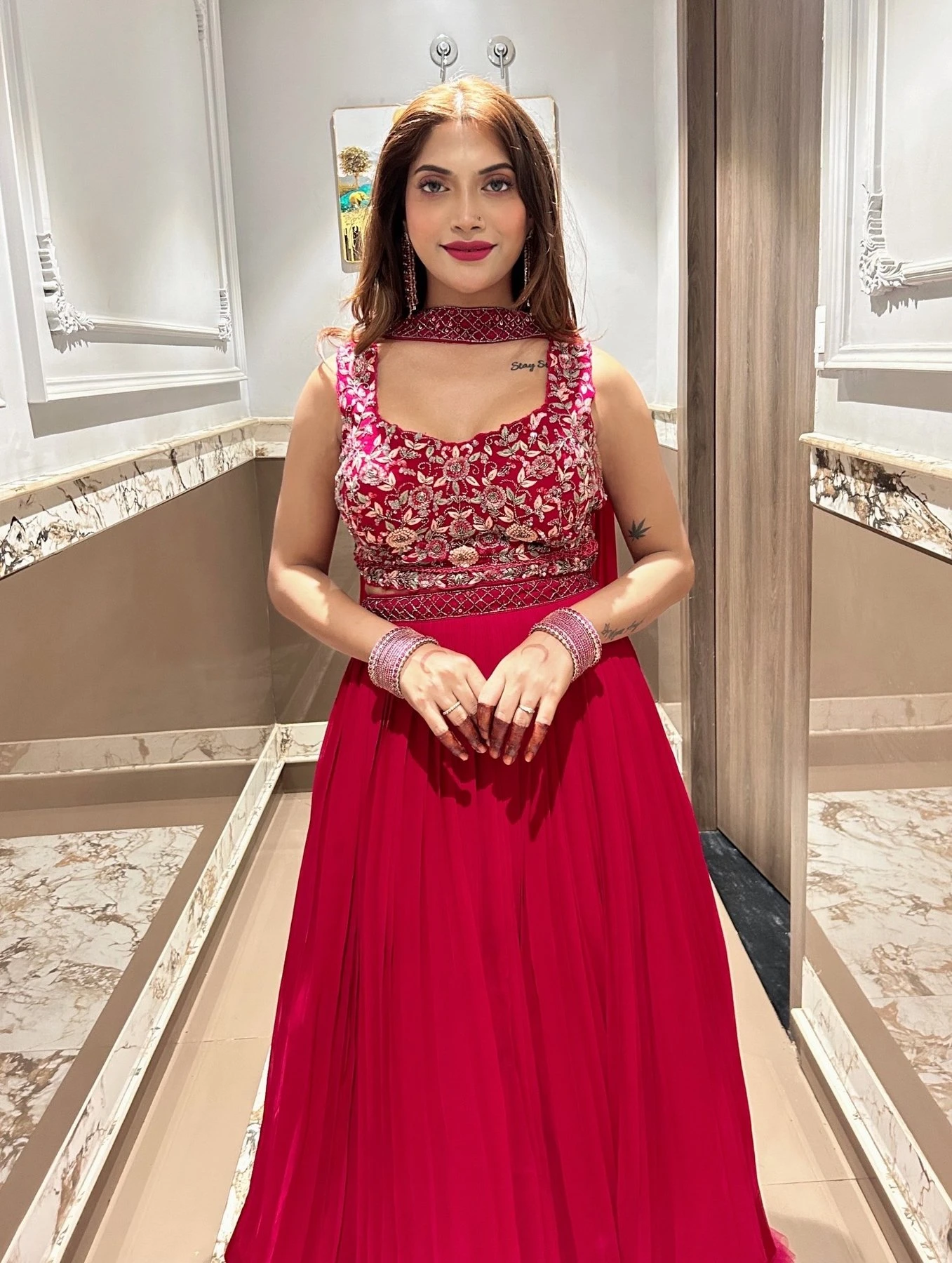 Ishika rai video call – Indian escort in Mumbai — 21 / 23
