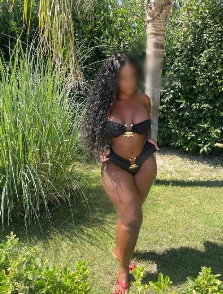 Bella the squirting girl – Central African escort in Mumbai — 2 / 5