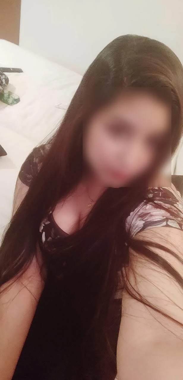 Independent Khusbu with place 🤍9 – Indian escort in Hyderabad — 3 / 6
