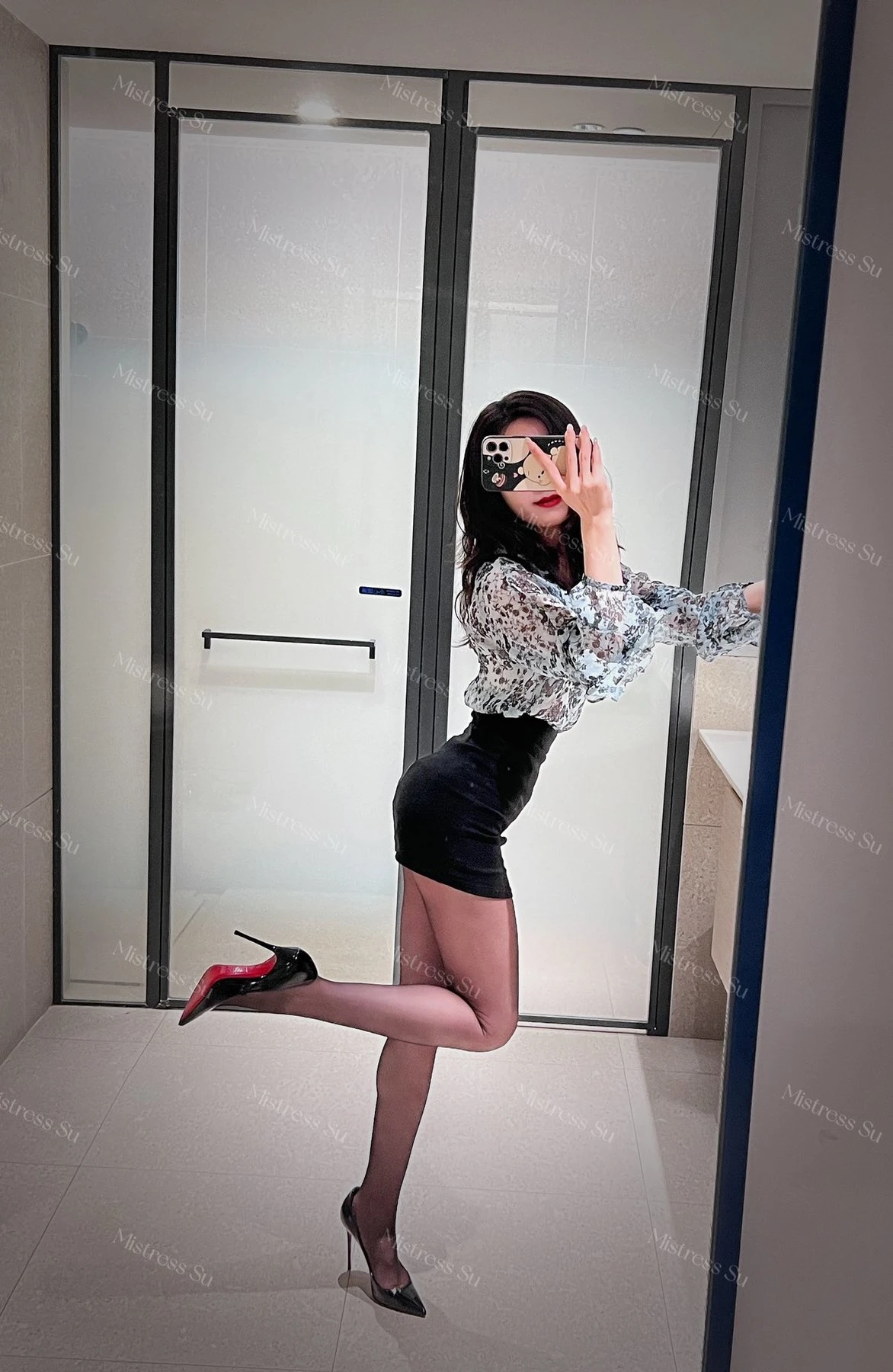 Mistress Su – dominatrix in Hong Kong — 2 / 7