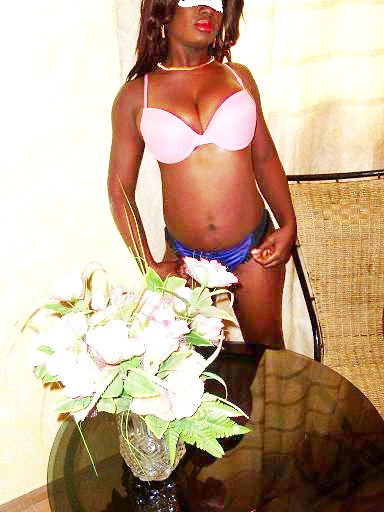 Tina Ivoire – Ivorian escort in Abidjan — 4 / 7