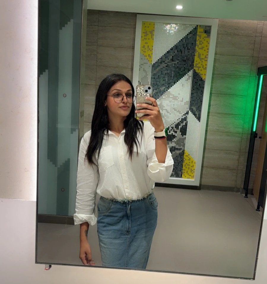 Khushi Gupta – Indian escort in Kolkata — 2 / 3