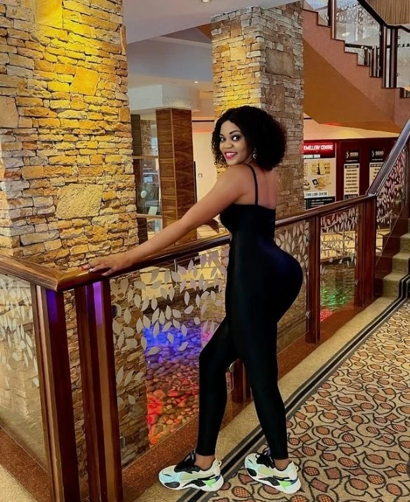 Linda – Ugandan escort in Kampala — 3 / 4