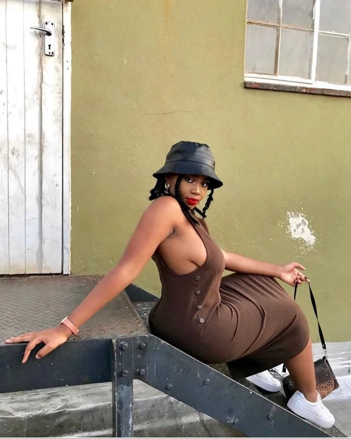 Shaniz – Central African escort in New Delhi — 7 / 8