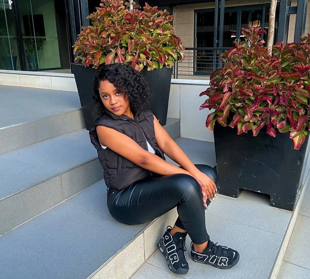 Viola – South African escort in Chandigarh — 4 / 5