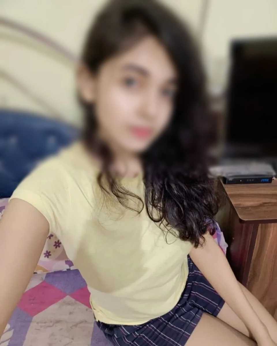 Riya Kohli – Indian escort in Mumbai — 1 / 2
