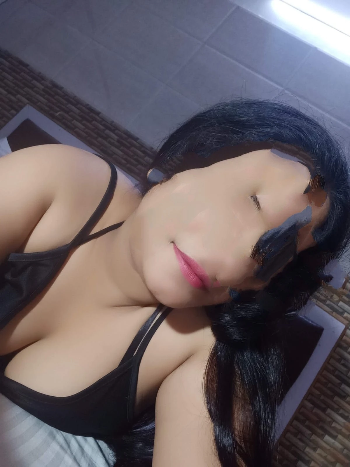 Chubby Queen – Indian escort in Mumbai — 7 / 15