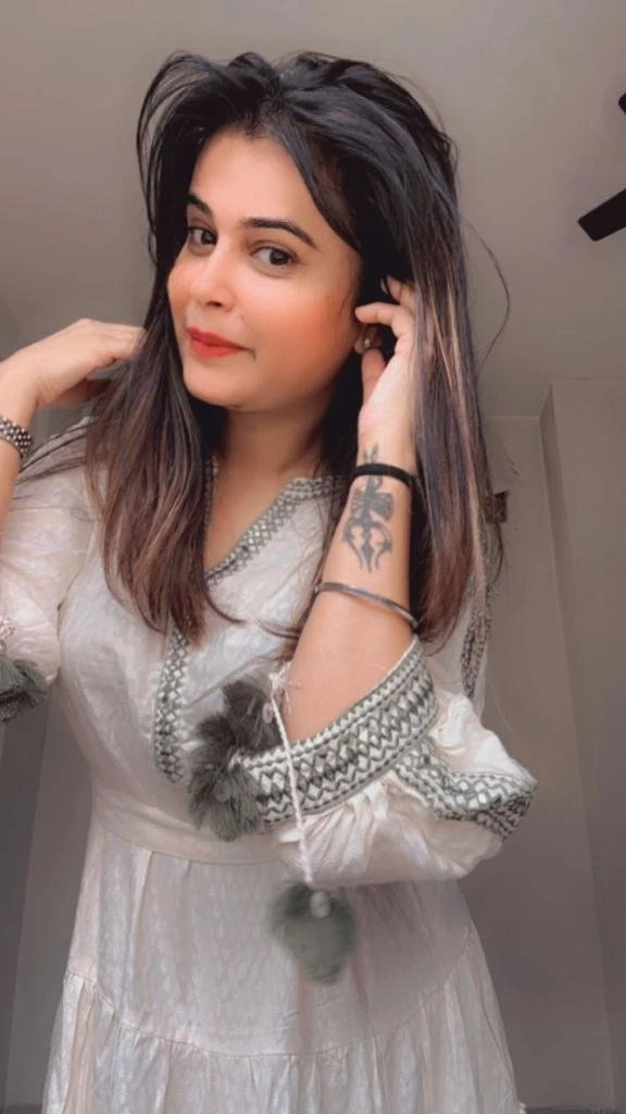 Reena Sexy and Hot Models – Indian escort in Nagpur — 5 / 7