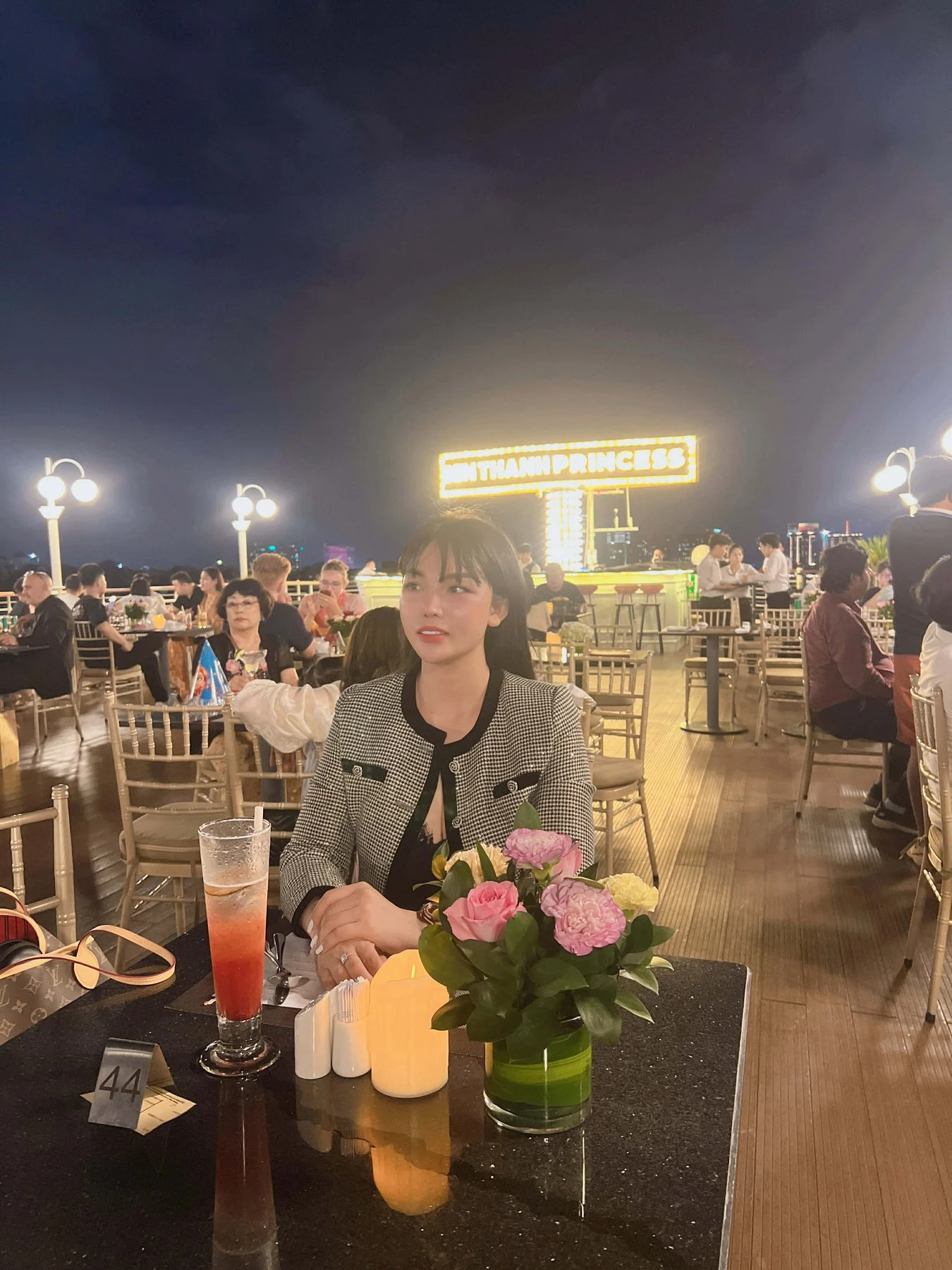Anna – Vietnamese escort in Ho Chi Minh City — 14 / 19