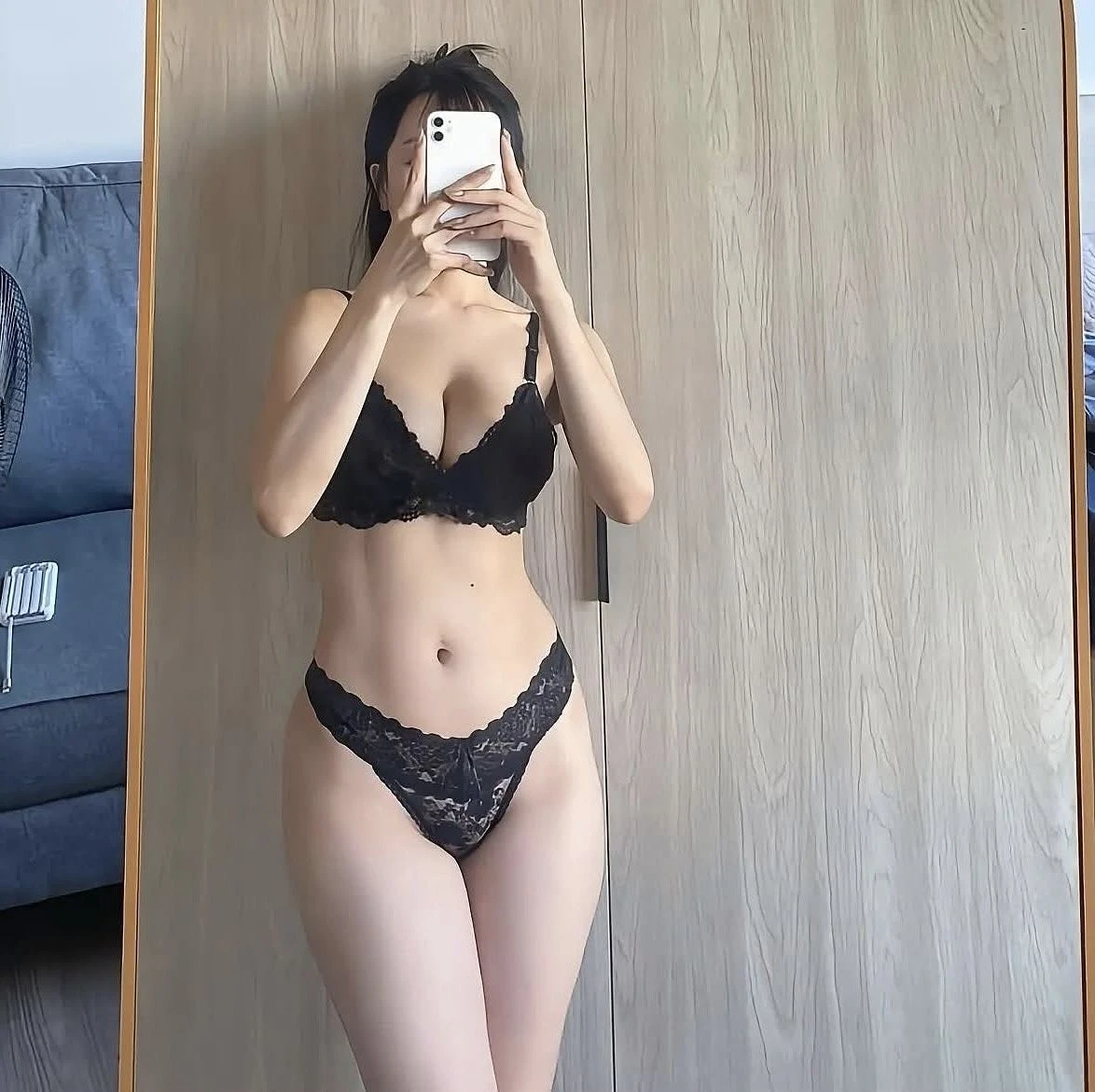 Calista – South Korean escort in Mumbai — 1 / 7