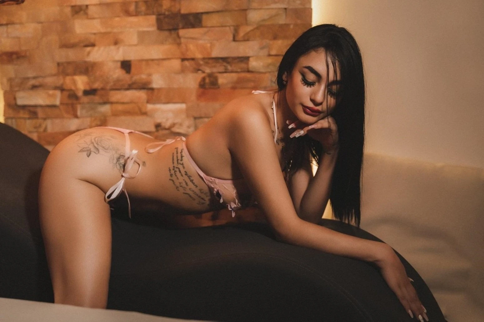 Aurora – Colombian escort in Malta — 13 / 23