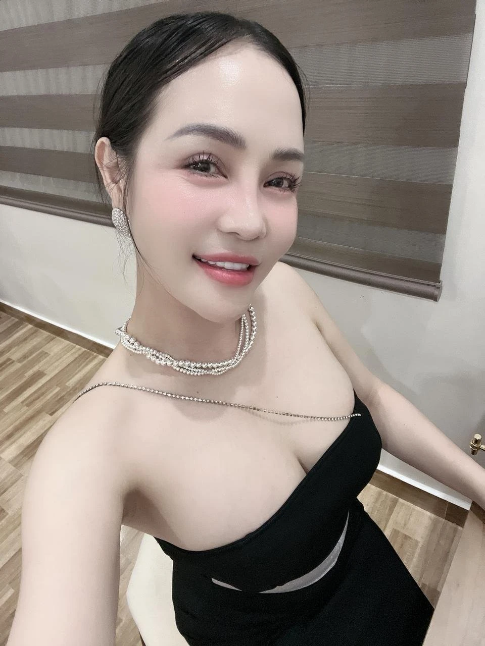 Lili – escort in Mumbai — 3 / 4