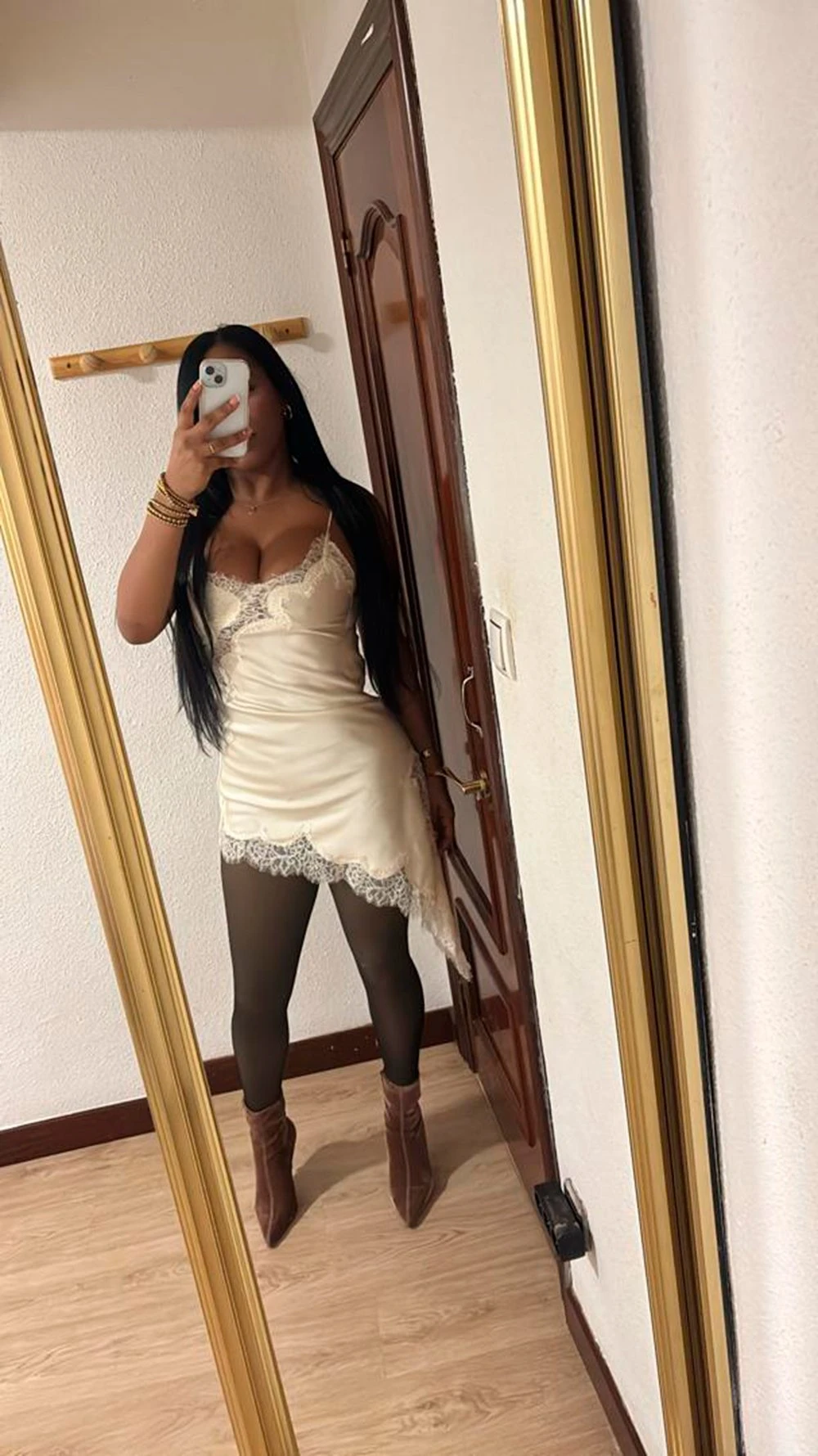 Kinsley – Venezuelan escort in Hong Kong — 5 / 7