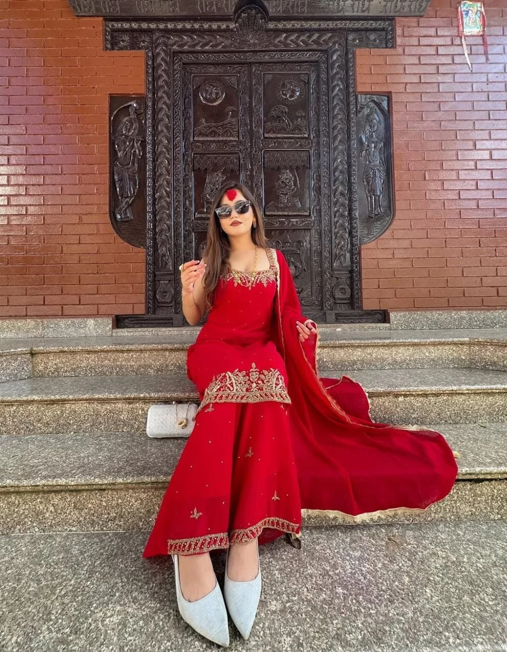 Anuja – Nepalese escort in Kathmandu — 2 / 3