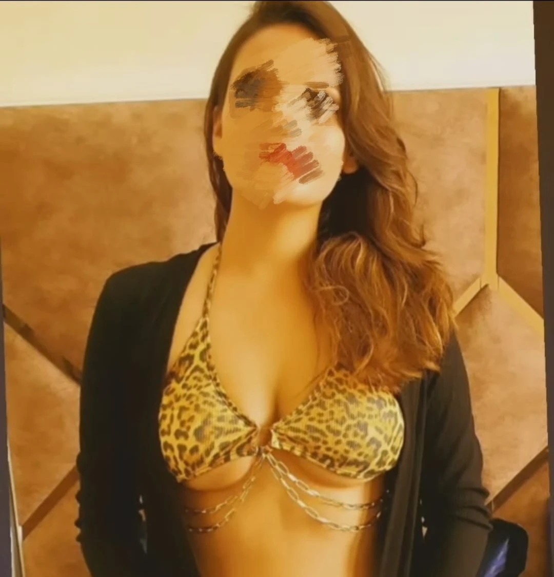 Neha – Indian adult performer in Mumbai — 1 / 2