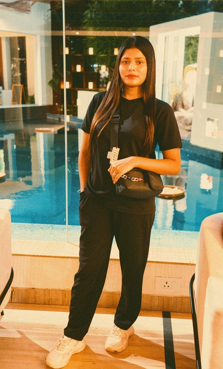 Sangita – Indian escort in Kolkata — 2 / 3