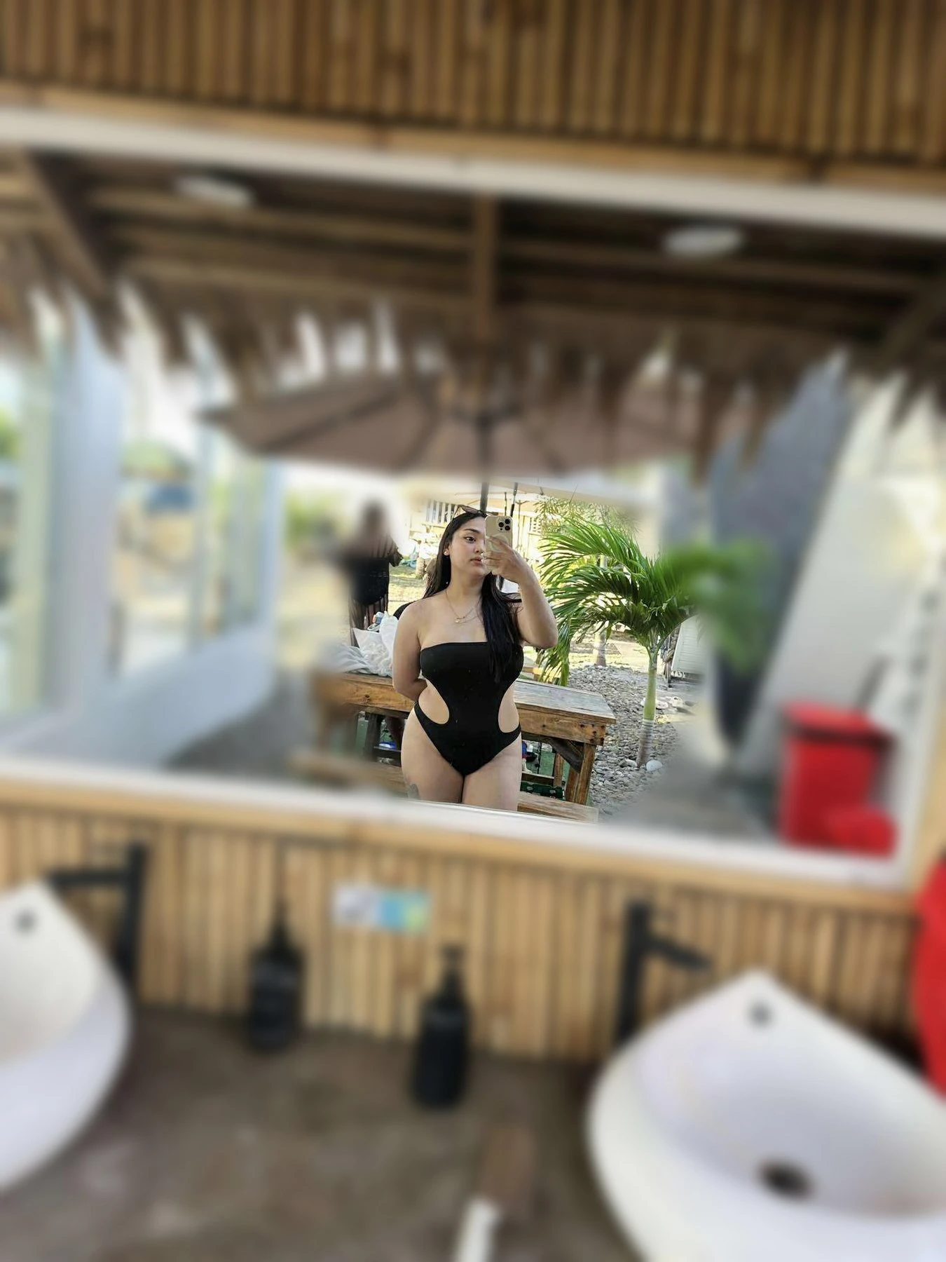Young student just arrived (independent) – Filipino escort in Macao — 19 / 24