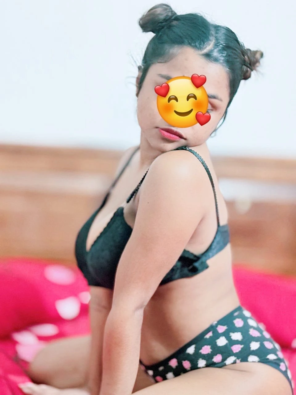 Now Her Shenu Meeup and Cam Session – Sri Lankan escort in Colombo — 3 / 4