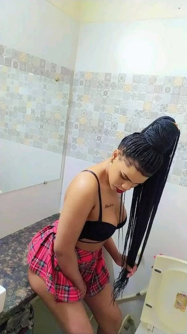 REENA 6 – South African escort in Noida — 3 / 5