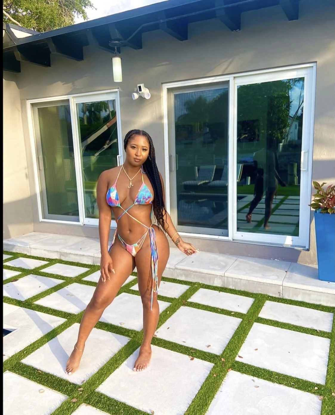 Nyla – Saint Lucian escort in Dakar — 4 / 5