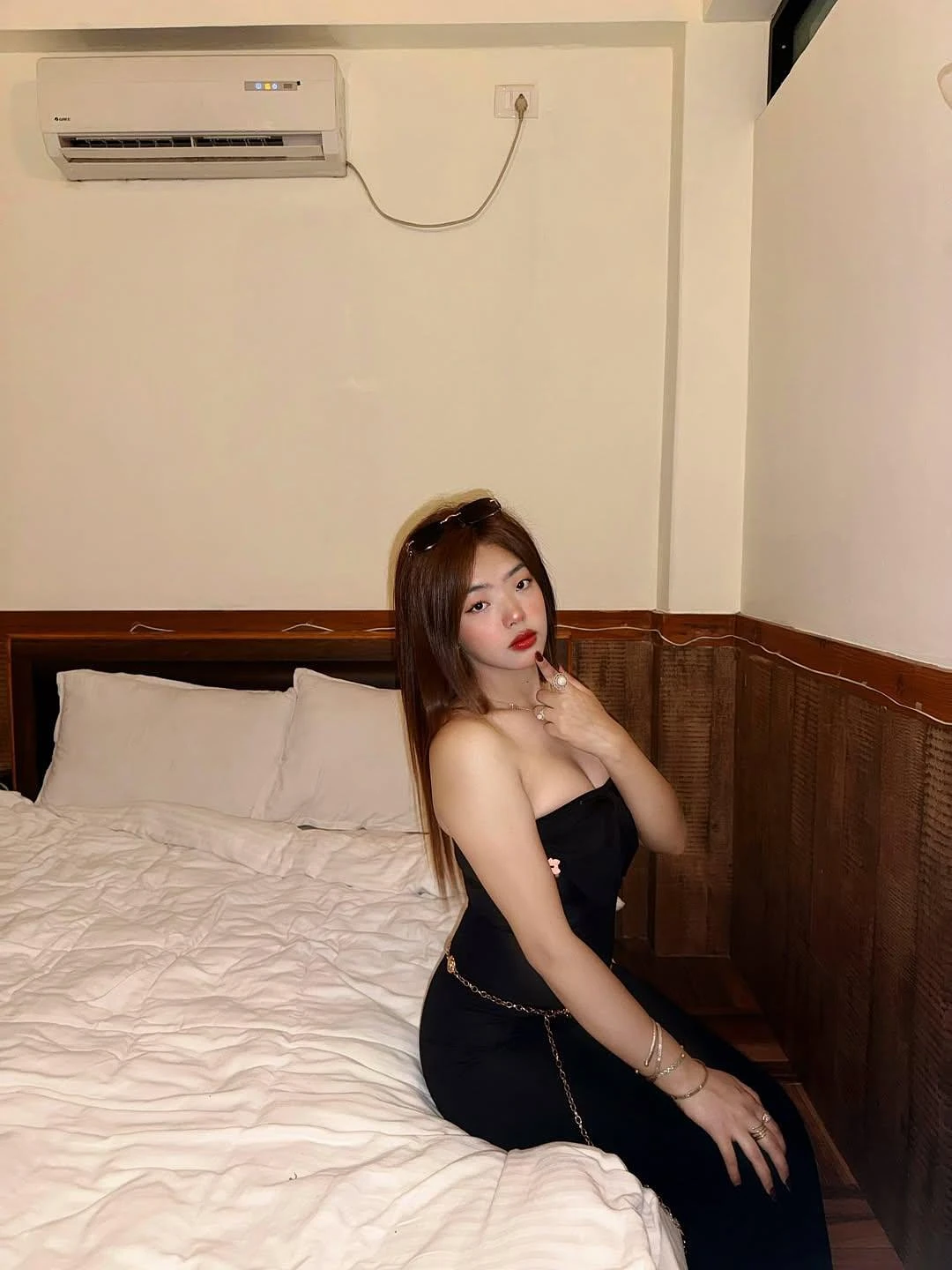Kaira Independent Escort – Nepalese escort in Pokhara — 1 / 3