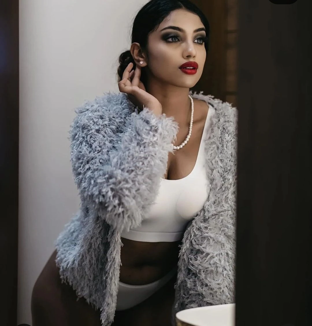 Independent Trenda Cam Show / Reel Meet – Indian escort in Noida — 3 / 4