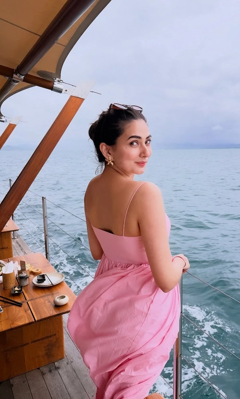 Divya – Indian escort in Visakhapatnam — 2 / 4
