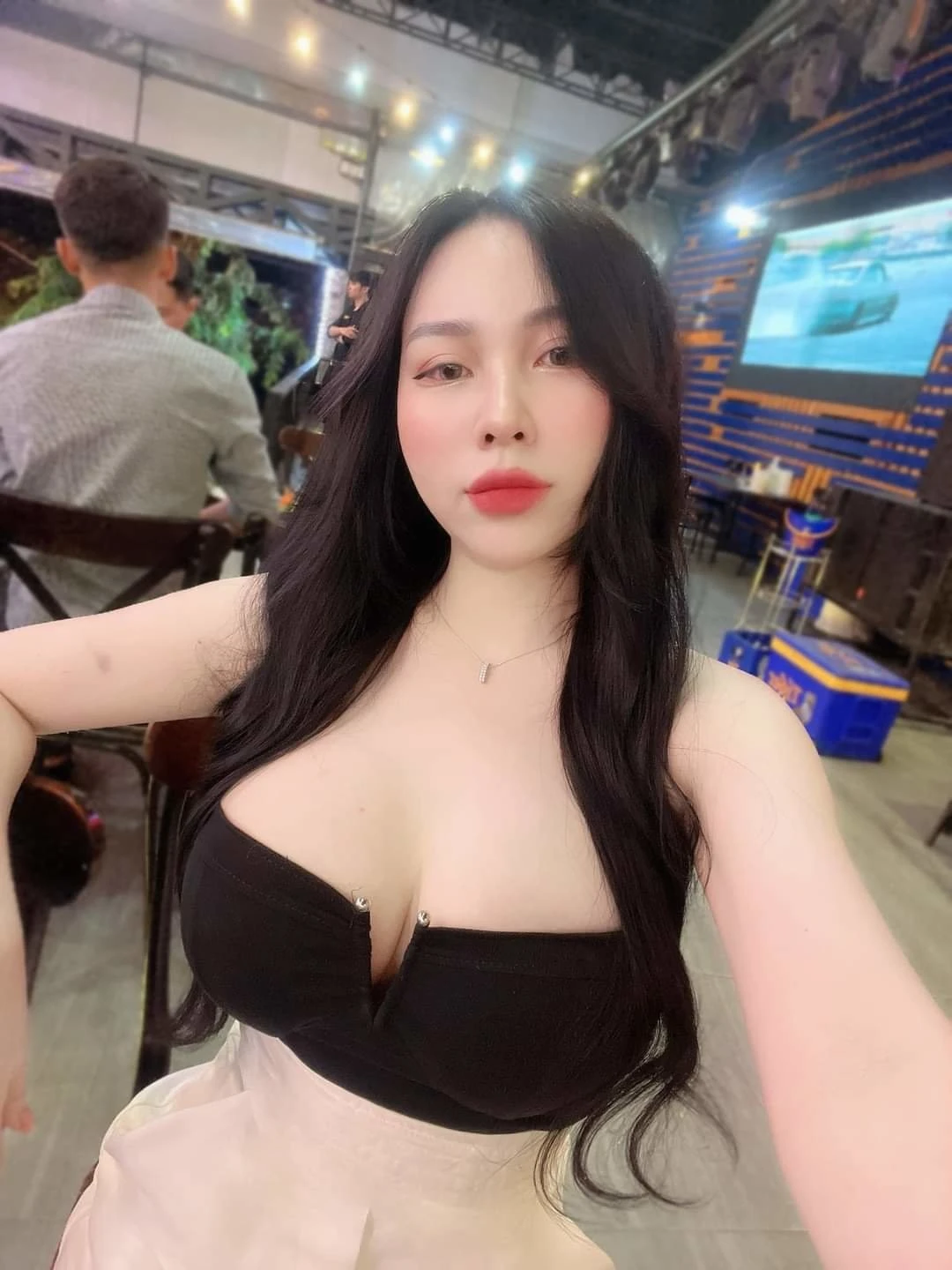 Anna – Chinese escort in Kathmandu — 4 / 15