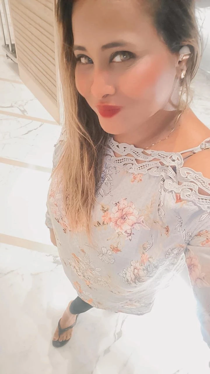 Shalja Real meet or cam show – Indian escort in Hyderabad — 2 / 5