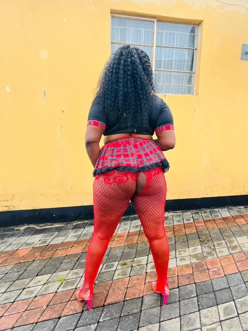 Lilly – Zambian escort in Lusaka — 1 / 4