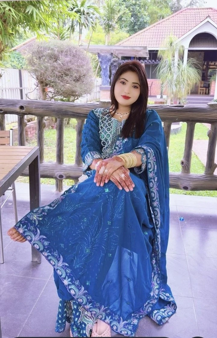 Housewife Mandakini college girl lipsa a – Indian escort in Hyderabad — 1 / 5
