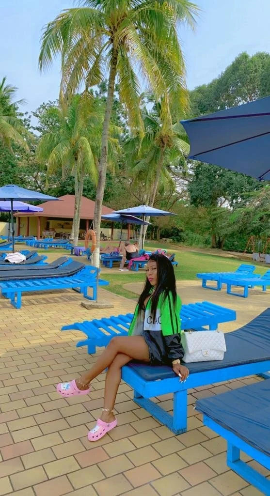 Paris 1 – Ghanaian escort in Kampala — 4 / 6