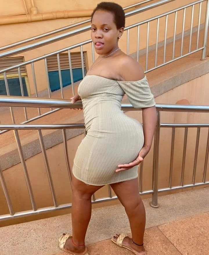 Isabel – Tanzanian adult performer in Pune — 4 / 5