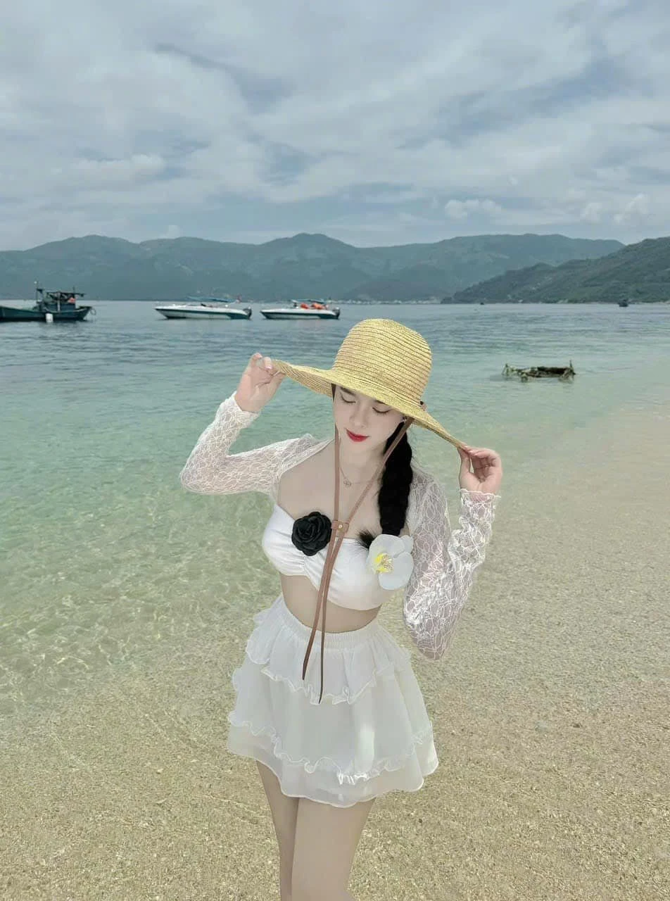 Nini Love Penis 59$ – Vietnamese escort in Da Nang — 7 / 9