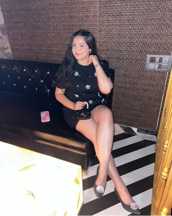 Urvashi escort service – Indian escort in Noida — 3 / 5